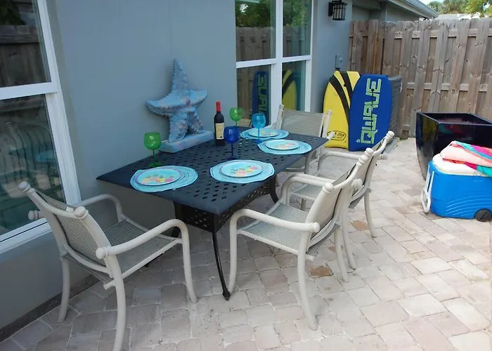 Bahamian Cottage - Heated Pool Walk To The Beach